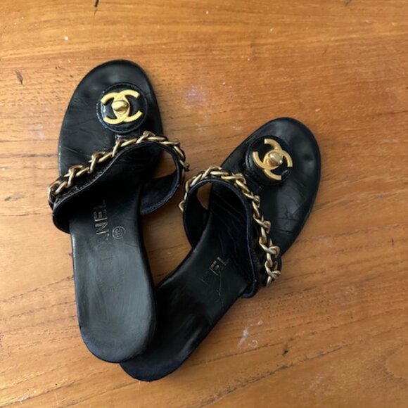 Chanel Vintage 90s CC turn lock chain thong sandals leather - Picture 8 of 14